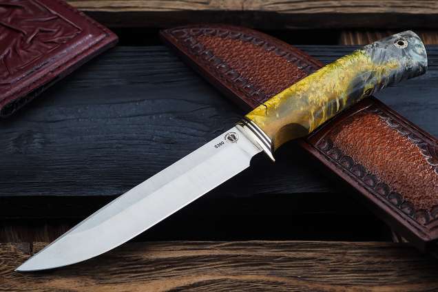 Нож Коршун, клинок из стали Bohler S390, рукоять стабилизированный кап клена, формованные ножны-итальянская кожа растительного дубления