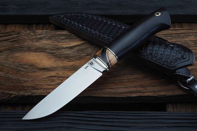 Нож Лиса-2, клинок из стали Bohler S390, рукоять морёный граб, вставка стабилизированный зуб мамонта, формованные ножны-итальянская кожа растительного дубления