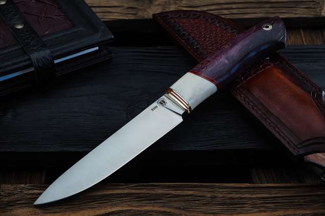 Нож Рысь-2, клинок из стали Bohler S390, рукоять стабилизированная карельская береза, вставка рог лося, формованные ножны-итальянская кожа растительного дубления