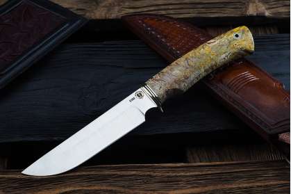 Нож Варан, клинок из стали Bohler S390, рукоять стабилизированный кап клена, формованные ножны-итальянская кожа растительного дубления
