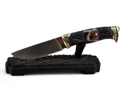 Нож "Лиса" (M390, худ. литье мельхиор, резная рукоять из стабилизированная  карельской березы со вставкой из стабилизированного бивня мамонта) + фигурная подставка из мореного граба в подарок
