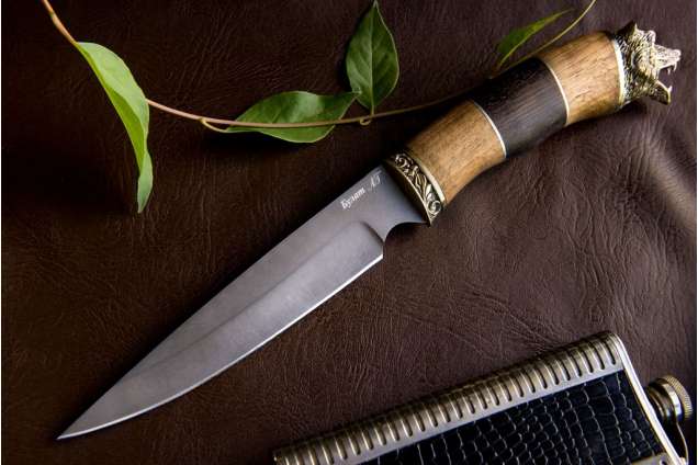 Нож Каратель, сталь булат, художественное литье мельхиор, рукоять граб, орех