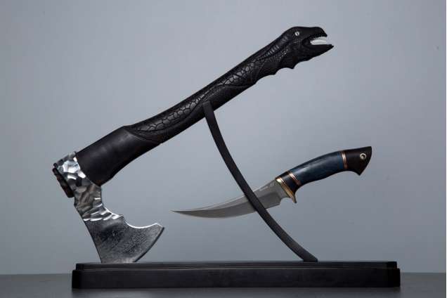 Топор "Дракон" и Нож "Восточный, сталь булат, на подставке